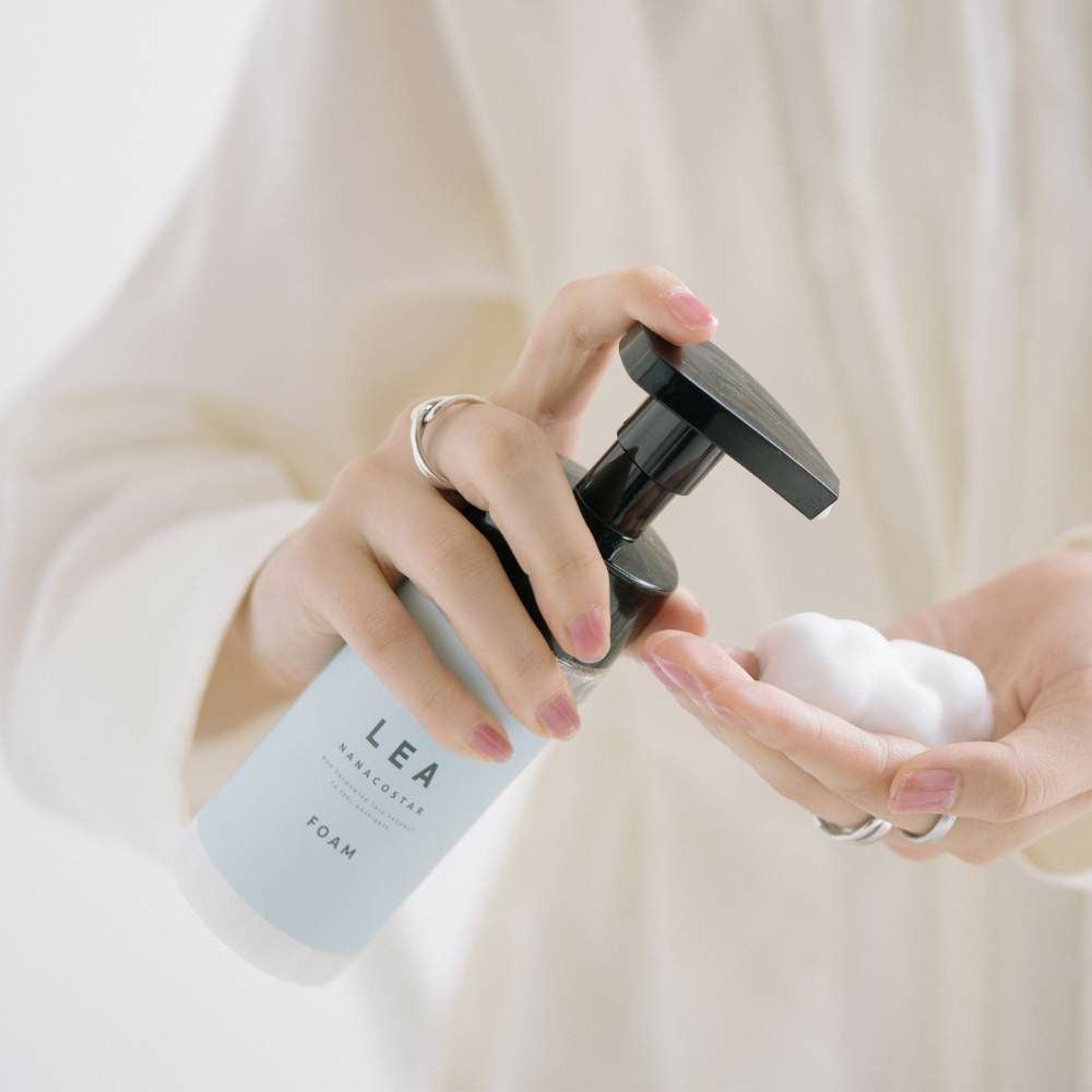 LEAヘアフォーム 洗い流さないトリートメント｜iconic（アイコニック